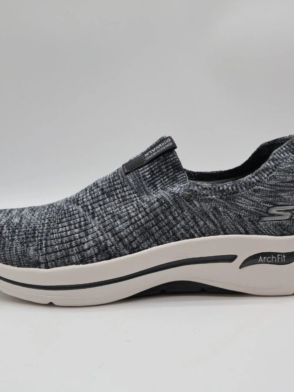 Skechers Go Walk Arch Fit Women's Slip On Gray Blue Rainbow Sunrise Size 10